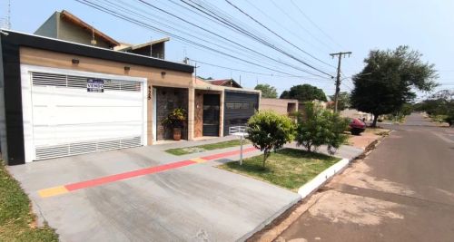 Oportunidade!!! Casa de excelente padrão com porteira fechada na Vila Nasser