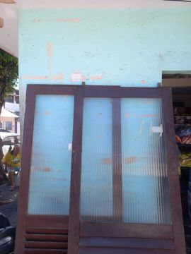 Portas de madeira com vidro - usadas