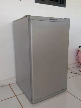 Frigobar Brastemp<br>Semi-novo<br>Voltagem 110w<br>70 litros <br>84 cms de altura <br>47 cms de largura 