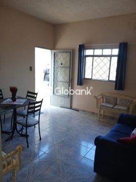 Casa com Ponto Comercial - Espaço, Conforto e Oportunidade de Renda!