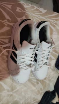 Tênis casual Adidas.