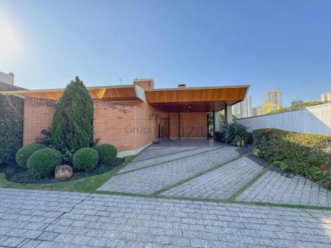 Casa em Condomínio - Jardim das Colinas - Condomínio Aquarius I - 4 Dormitórios - 398m².