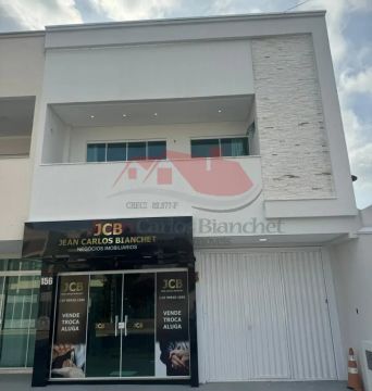 Casa com excelente localização no Bairro São Francisco de Assis.