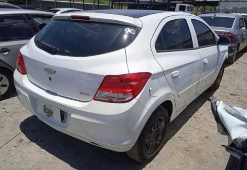 Peças onix 1.0 sucata 