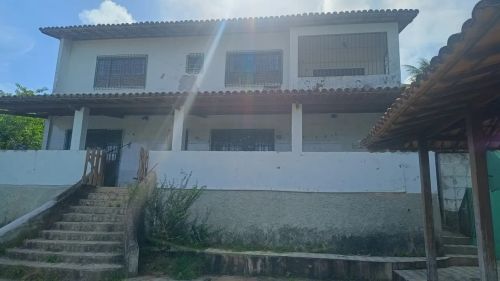 VENDO CASA AMPLA EM CONDOMÍNIO FECHADO