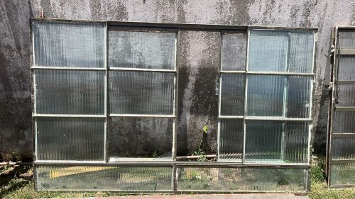 Vendo janelas usadas