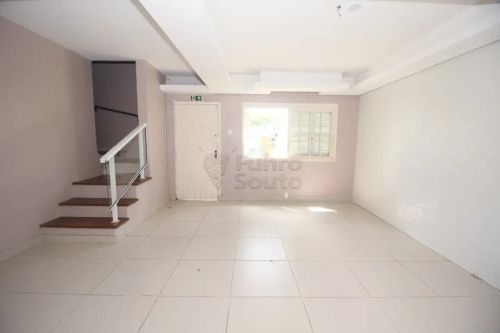 Casa Ampla de 4 Dormitórios no Centro de Pelotas - Conforto, Espaço e Segurança