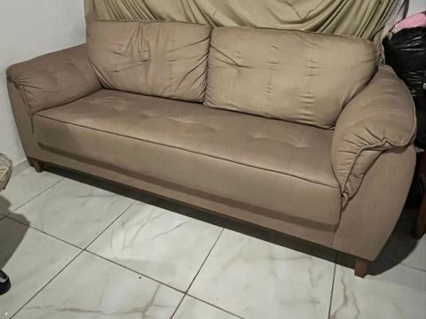 Sofa bem conservado pronto para uso. 