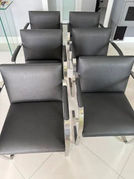 Conjunto de 8 cadeiras de design original da clássica com pés em inox