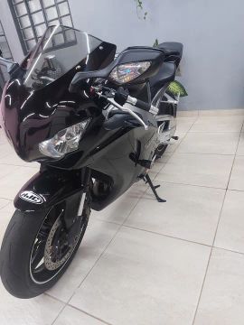 Honda CBR 1000RR 2011 - Esportiva impecável
