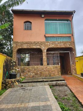 Alugo lindo sobrado com 3 dormitórios na Esplanada dos Barreiros em São Vicente, litoral d