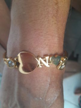 Pulseira de ouro com coração e letra N
