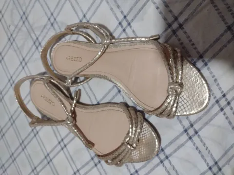 Sandália Arezzo Dourada