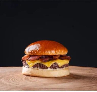 Hambúrguer delicioso com bacon e queijo