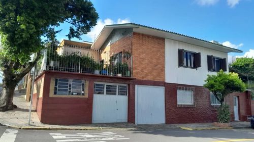 Venda de casa de esquina em Caxias do Sul, bairro Rio Branco