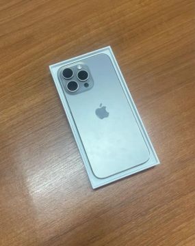 iPhone 15 Pro Max - sem marca de uso 