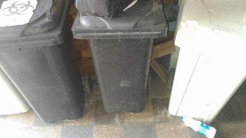 Lixeiras seminovas a venda 
