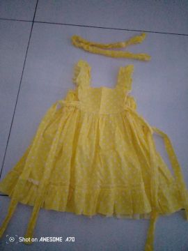 Vestido de bebê menina amarelo com bolinhas