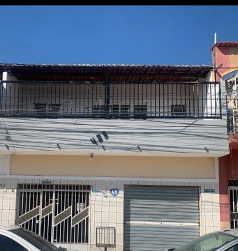 Aluga- se casa com garagem na avenida mestre lula.
