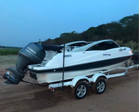 Lancha Focker 205 com motor Yamaha