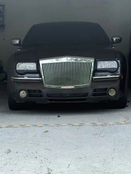 Carro de luxo Chrysler 300c blindado 