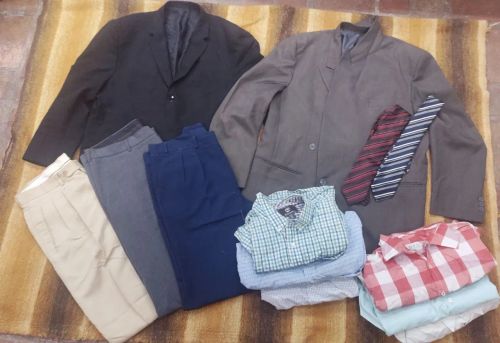 Lote de roupas masculinas