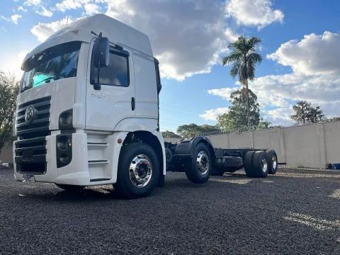 Volkswagen Constellation 25.420, 2016, v-tronic, 8x2 no chassis em bom estado