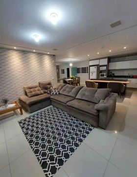 Imóvel para aluguel possui 120 metros quadrados com 3 quartos em Santa Maria - Brasília - 