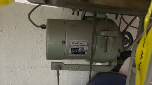 Máquina de Costura Industrial Uni Special 400W
