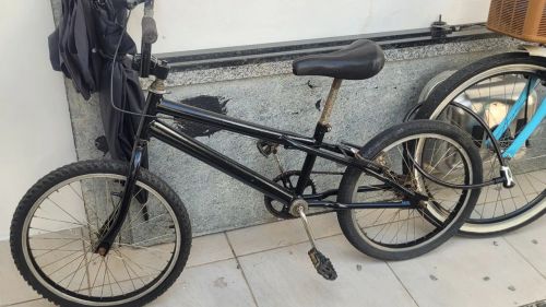 Bicicleta BMX preta