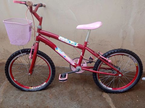 Vendo bicicleta semi nova.