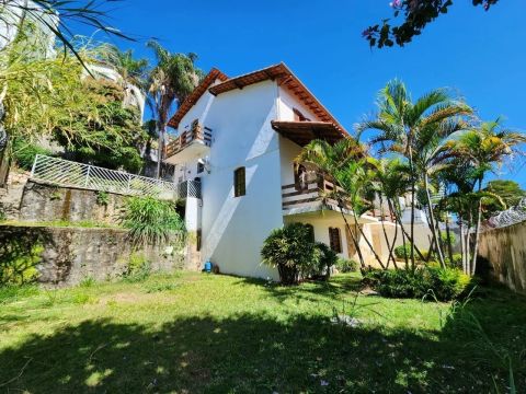 CASA Á VENDA DE 05 QUARTOS 02 SUITES E 05 VAGAS NO SANTA LUCIA