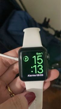 Vendo Apple Watch s3 38mm com caixa carregador e 3 pulseiras além da pulseira original