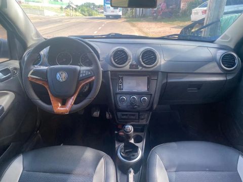 Vendo um carro modelo Voyage