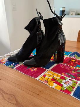 Bota preta Schutz 