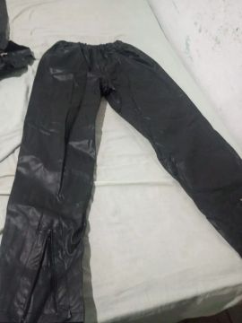 Calça de chuva preta