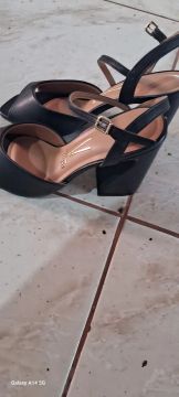 Sandália feminina preta salto alto