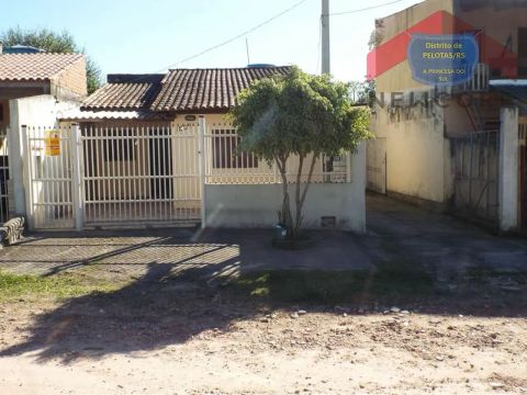Casa em Rua Octávio Peixoto - Fragata - Pelotas/RS