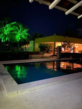 Casa de temporada com piscina, salão de jogos e muito mais