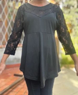 Blusa G preta algodão rendada