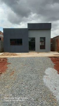 Casa com 3 quartos uma suíte 