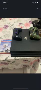 Playstation 4 Pro com 2 controles 1 jogo físico 
