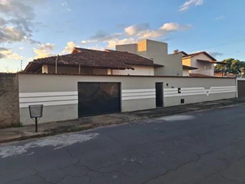 Aluga ou vende casa Major Prates