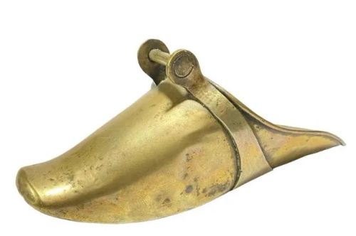 Belíssima e antiga Sapata Estribo marroquina, circa 1900 bronze magnificamente cinzelada