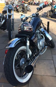 Moto intruder customizada 