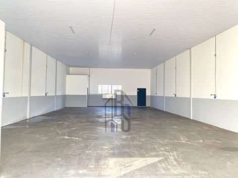 Barracão imóvel comercial na Av. Ipiranga com estacionamento 200m2 área coberta
