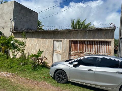 Linda casa na ilha com 3 suítes a 30 metros da praia. 