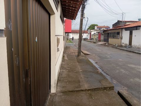 Casa na Cohab próximo ao Pop Center