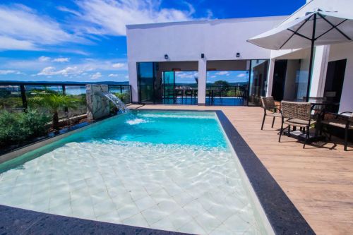 Belíssima casa de alto padrão no Condomínio Marinas Di Caldas, com 4 suítes, piscina priva