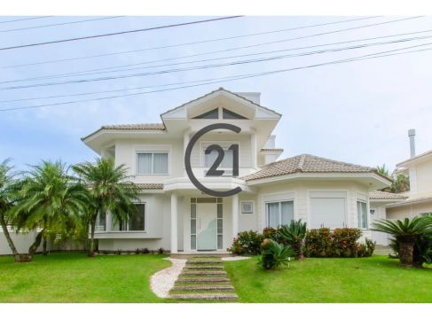 Casa à venda com 343m² construídos de 4 suítes no Village Club na SC 401